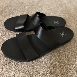 Shade & Shore black sandals size 9
